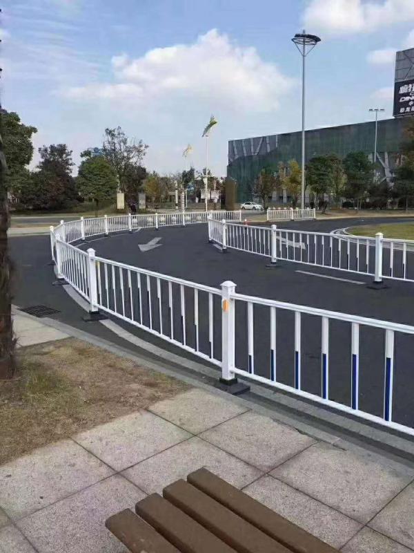 临清户外庭院围墙护栏 带装饰花围墙护栏小区护栏 围网护栏铁艺护栏锌钢护栏